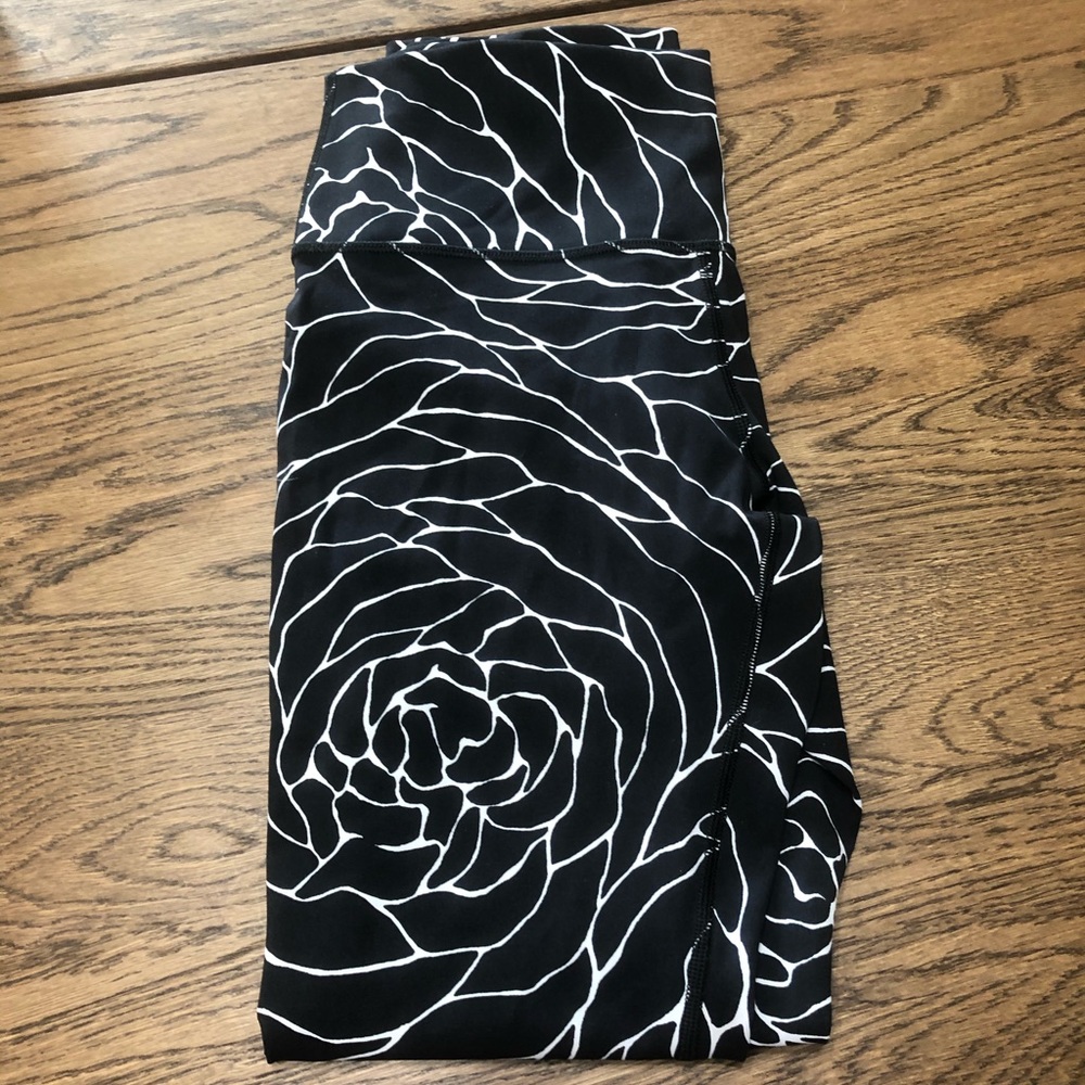 Black and White LuluLemon leggings